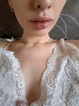 Snapshot of Elza_kom chatting on November 10, 2025, 6:12 am Elza kom online show from November 10, 2025, 6:12 am