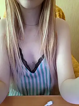 Elza kom online show from February 17, 2026, 4:09 am