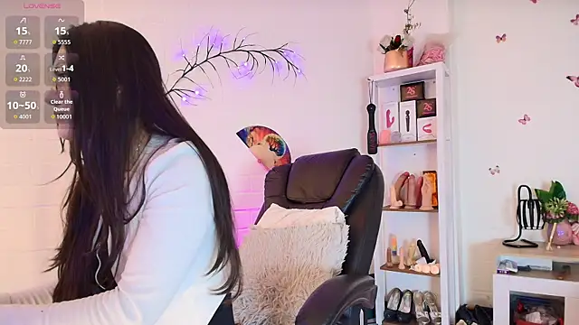 Rapunzeell  online show from September 27, 2025, 1:16 pm