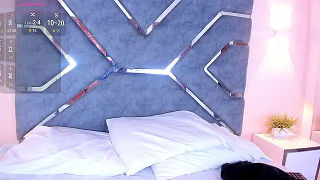 LucciaPorter online show from October 20, 2025, 7:14 pm