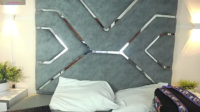 LucciaPorter online show from March 14, 2026, 1:27 pm