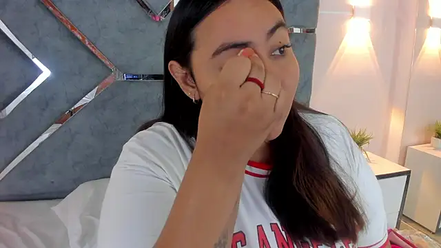 LucciaPorter online show from March 26, 2026, 1:28 pm