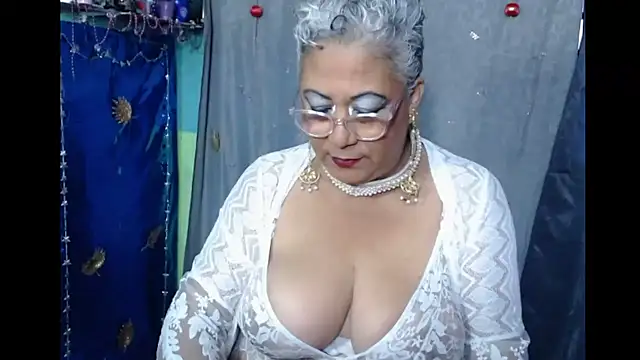 Snapshot of MarilinCarolina chatting on January 12, 2025, 9:29 pm MarilinCarolina online show from January 12, 2025, 9:29 pm
