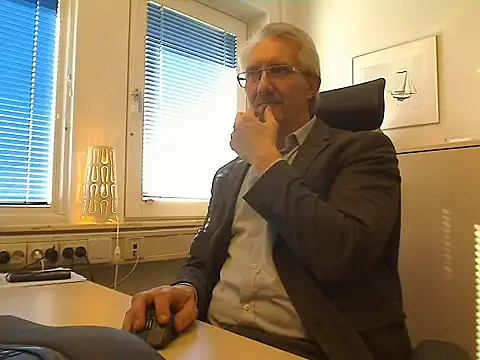 Snapshot of tom-swede chatting on April 9, 2026, 2:33 pm tom-swede online show from April 9, 2026, 2:33 pm