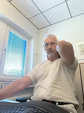 Snapshot of tom-swede chatting on July 21, 2026, 10:28 am tom-swede online show from July 21, 2026, 10:28 am