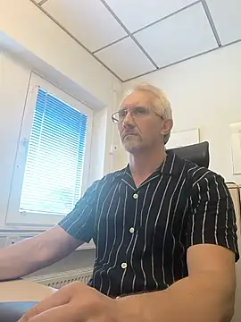 Snapshot of tom-swede chatting on August 4, 2026, 2:30 pm tom-swede online show from August 4, 2026, 2:30 pm