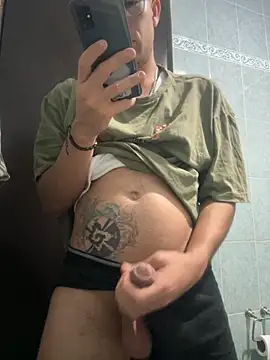 Snapshot of Magicerosxx69 chatting on November 3, 2025, 7:53 am Magicerosxx69 online show from November 3, 2025, 7:53 am