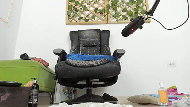 isa loves cum online show from January 1, 2025, 8:56 am