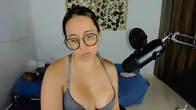 isa loves cum online show from September 17, 2025, 11:50 pm