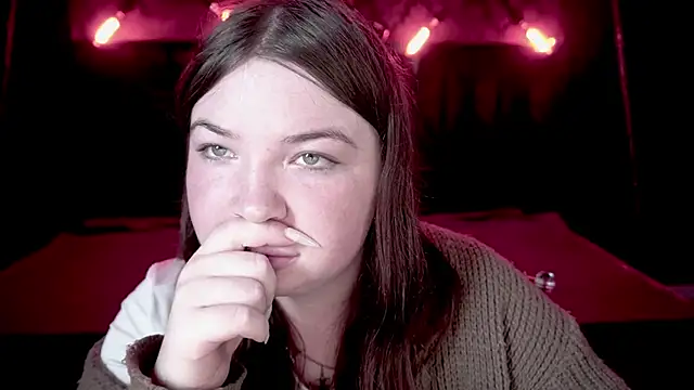 RosieMoons online show from October 9, 2025, 7:34 pm