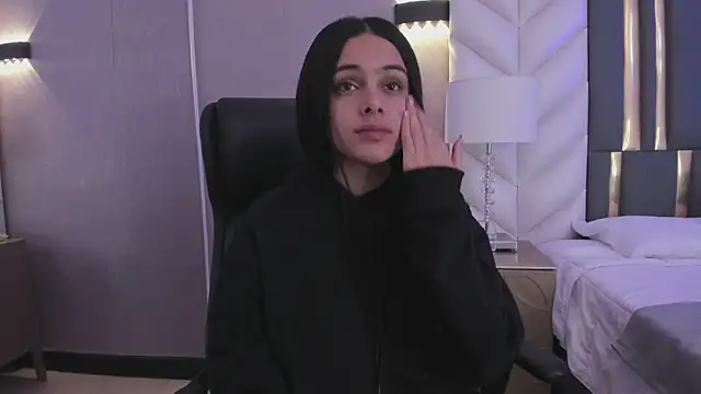 ChloeHarper  online show from January 15, 2026, 12:32 pm