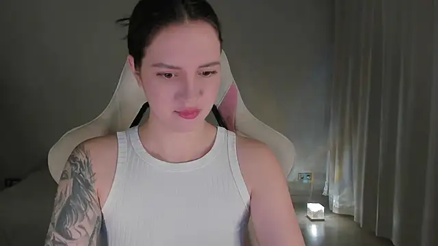 Sonia moon  online show from December 6, 2024, 1:40 am