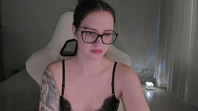 Sonia moon  online show from December 6, 2024, 4:47 am