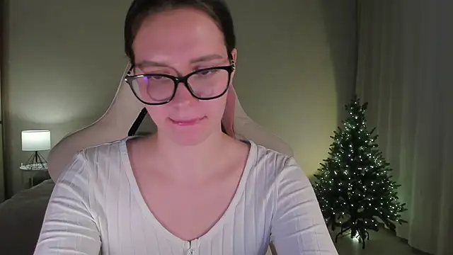 Sonia moon  online show from December 8, 2024, 4:14 am