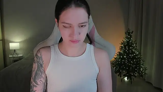 Sonia moon  online show from December 16, 2024, 1:21 am