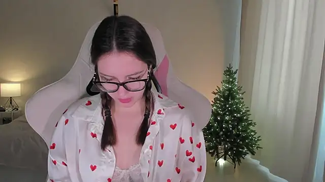 Sonia moon  online show from January 6, 2025, 5:41 am