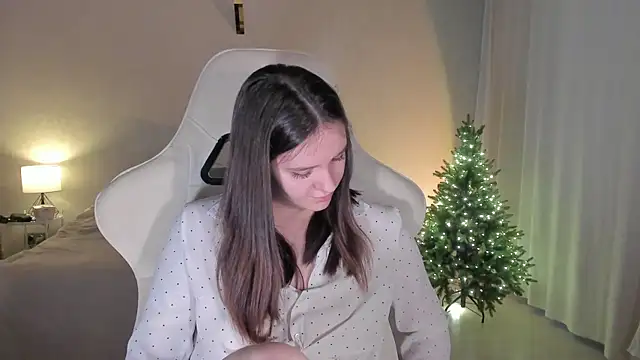 Sonia moon  online show from January 8, 2025, 4:34 am