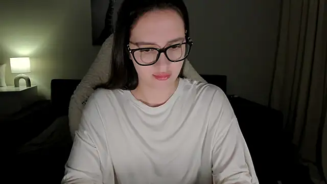 Sonia moon  online show from March 5, 2025, 1:21 am