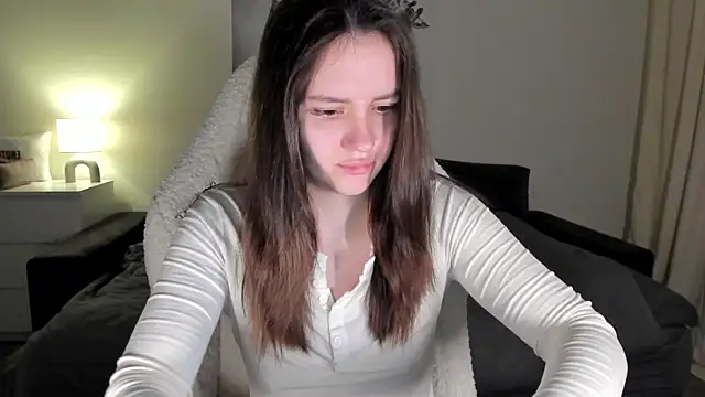 Sonia moon  online show from March 23, 2025, 2:04 am