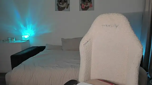 Sonia moon  online show from September 30, 2025, 2:27 am