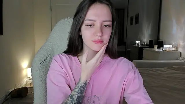 Sonia moon  online show from October 10, 2025, 2:32 am