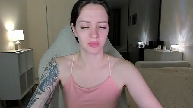 Sonia moon  online show from October 18, 2025, 2:36 am