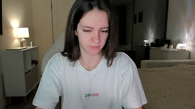 Sonia moon  online show from October 19, 2025, 2:56 am