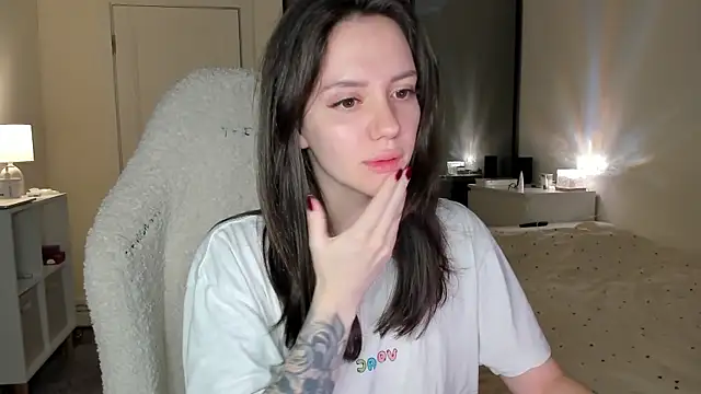 Sonia moon  online show from October 29, 2025, 2:25 am