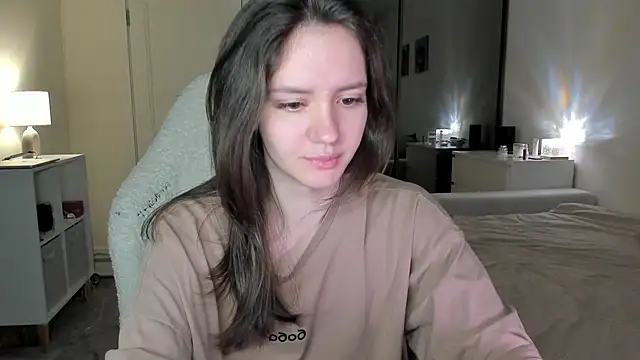 Sonia moon  online show from November 6, 2025, 2:45 am