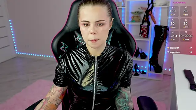 Latex Kitty online show from April 16, 2026, 1:34 pm