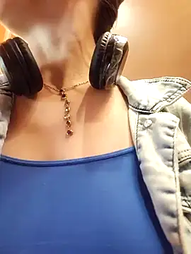 Snapshot of Exhibitionsplit chatting on October 23, 2025, 11:31 am Exhibitionsplit online show from October 23, 2025, 11:31 am