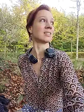 Snapshot of Exhibitionsplit chatting on November 10, 2025, 2:05 pm Exhibitionsplit online show from November 10, 2025, 2:05 pm