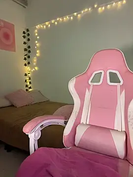 violet-333 online show from February 13, 2026, 2:24 pm