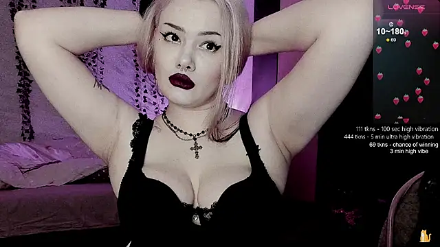 strawberry elfcat online show from February 15, 2026, 9:33 pm