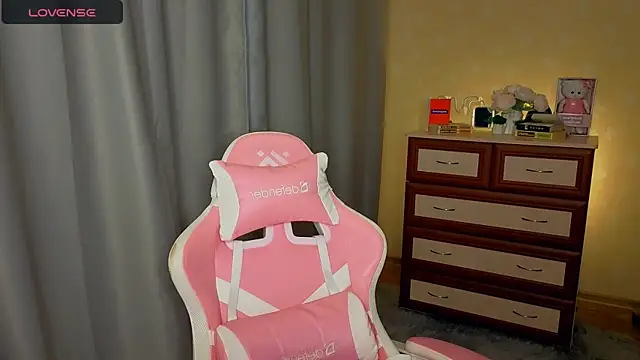 cutie mili online show from April 24, 2026, 10:28 am