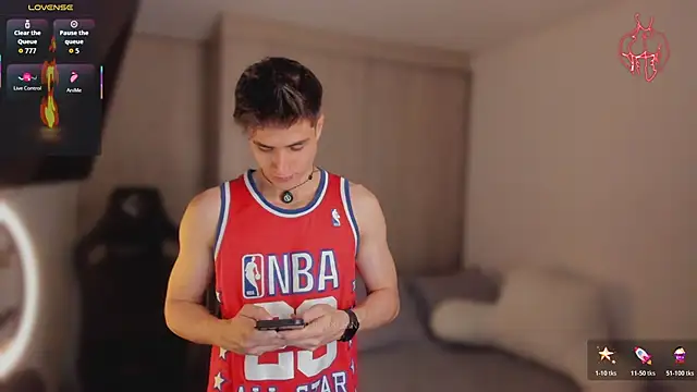 Snapshot of thomklein chatting on February 26, 2026, 8:08 pm thomklein online show from February 26, 2026, 8:08 pm