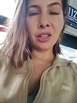 scarlett moore online show from October 6, 2025, 1:52 pm