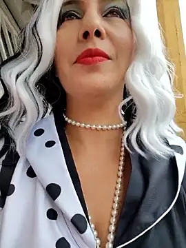 scarlett moore online show from October 31, 2025, 2:29 pm