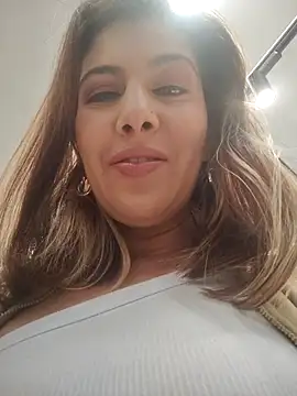 Snapshot of scarlett_moore chatting on April 13, 2026, 3:50 pm scarlett moore online show from April 13, 2026, 3:50 pm