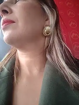 Snapshot of scarlett_moore chatting on April 24, 2026, 5:37 pm scarlett moore online show from April 24, 2026, 5:37 pm