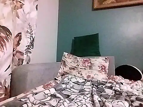 OwlosionyMisiek1991 online show from October 19, 2025, 4:35 am