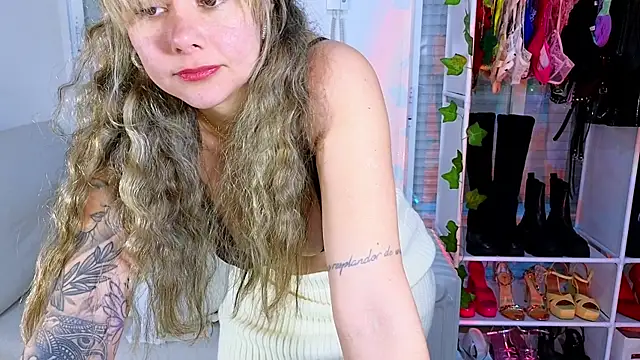 Snapshot of Tawny_cox chatting on January 17, 2025, 4:04 pm Tawny cox online show from January 17, 2025, 4:04 pm