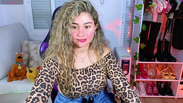 Snapshot of Tawny_cox chatting on February 27, 2025, 4:32 pm Tawny cox online show from February 27, 2025, 4:32 pm