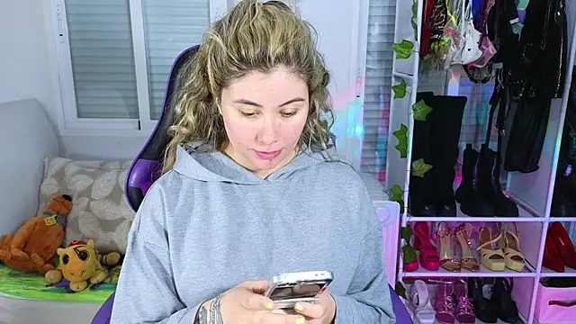 Snapshot of Tawny_cox chatting on March 14, 2025, 6:42 am Tawny cox online show from March 14, 2025, 6:42 am