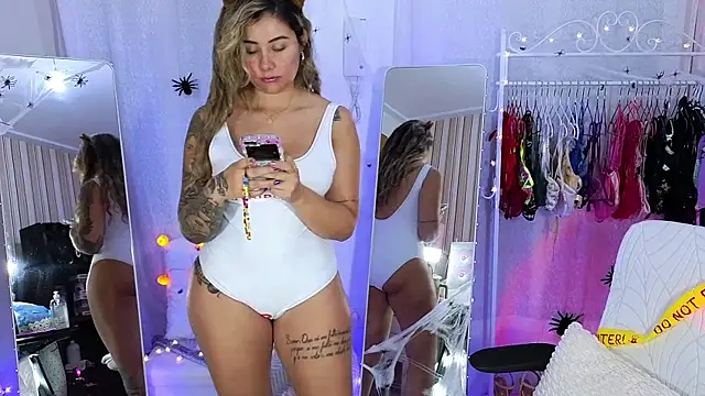 Snapshot of Tawny_cox chatting on October 21, 2025, 5:41 am Tawny cox online show from October 21, 2025, 5:41 am