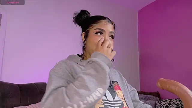 foxxy-lov3 online show from February 12, 2026, 1:28 pm