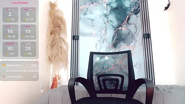 hilary rodriguez online show from November 18, 2025, 7:07 pm