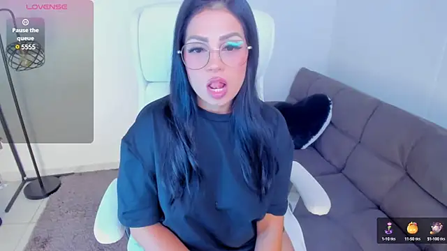 dominique21  online show from February 27, 2025, 4:09 am