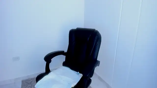 dominique21  online show from March 6, 2026, 5:04 am