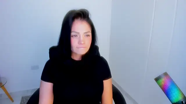 dominique21  online show from April 10, 2026, 12:38 am